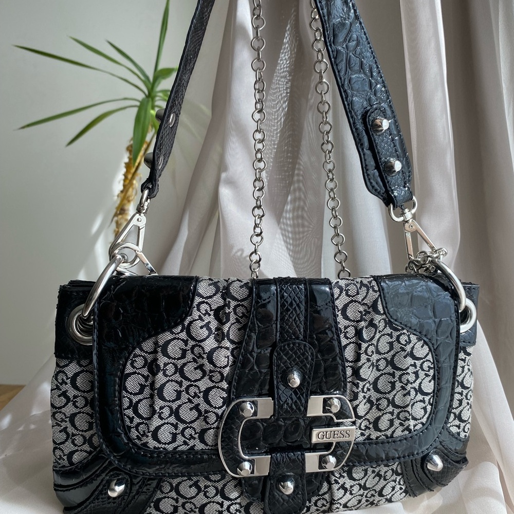 SOLD! True 2000s Genuine Guess Monogram Purse